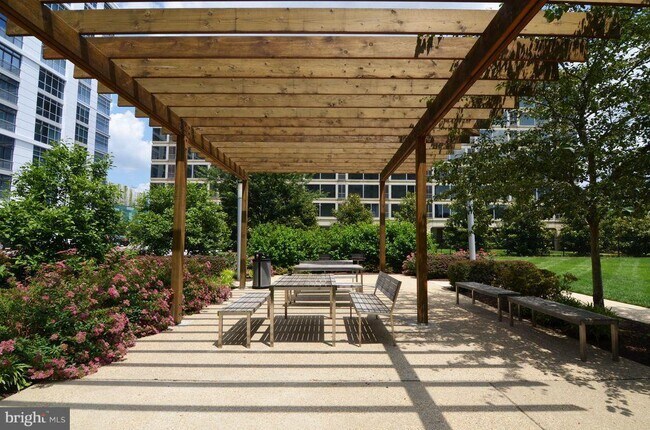 Building Photo - 1101 3rd St SW