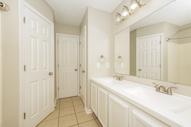 Building Photo - 872 Lavergne Ln