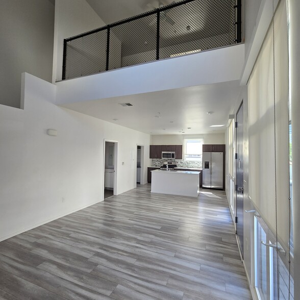 Living area1 - 519 S 6th St
