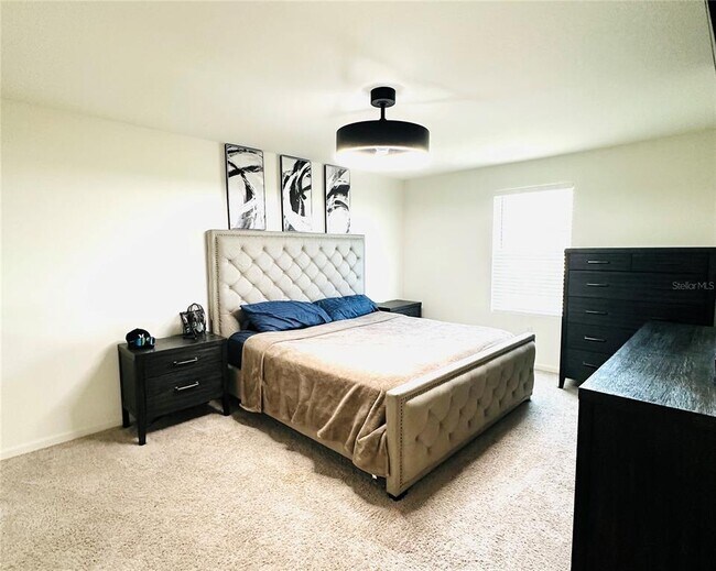 Building Photo - 1053 Ambleside Dr