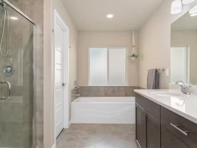 Building Photo - 4bd/2.5ba Covington House