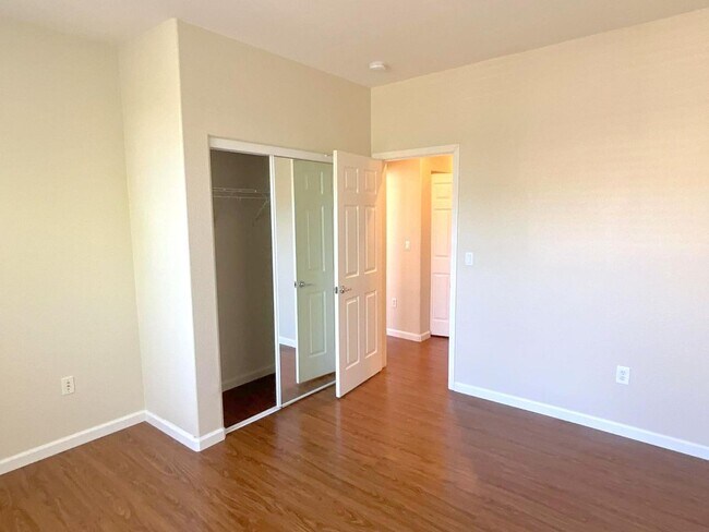 Building Photo - 915 Joree Ln