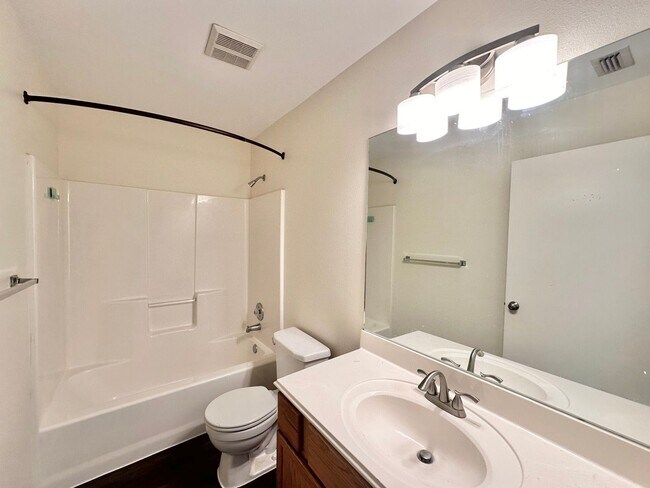 Building Photo - 3-Bedroom Home on Corner Lot in Whitehouse...