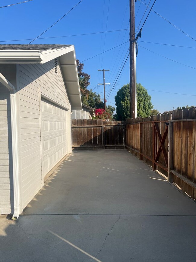 Building Photo - Charming 1 bedroom home