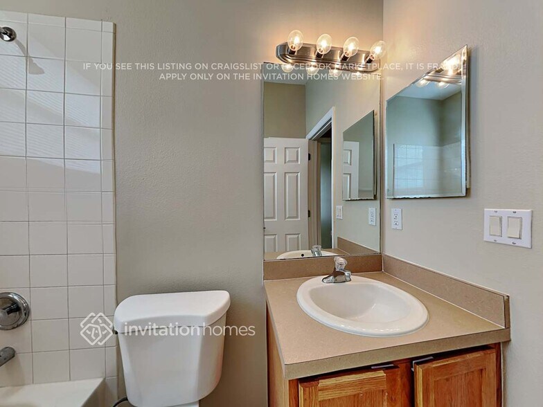 Building Photo - 555 Bluff Pass Dr