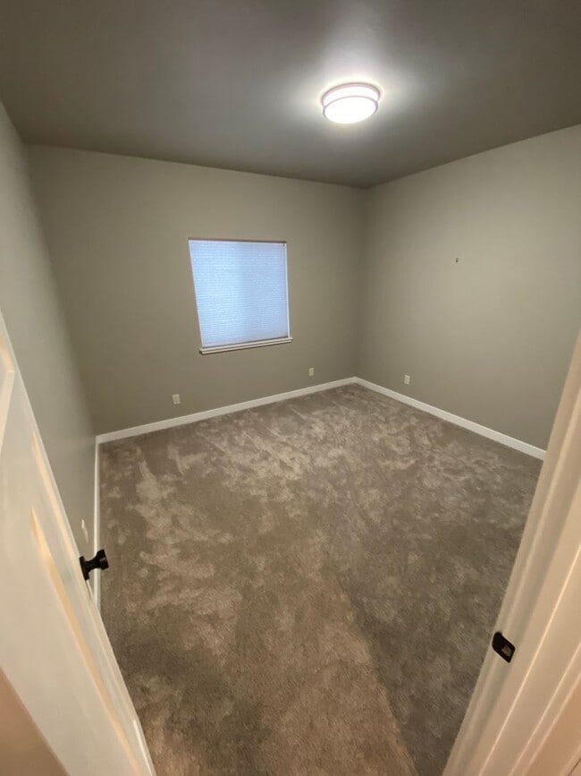 Building Photo - Newer Home - 3 Bedroom - 2 Bath - Corvallis
