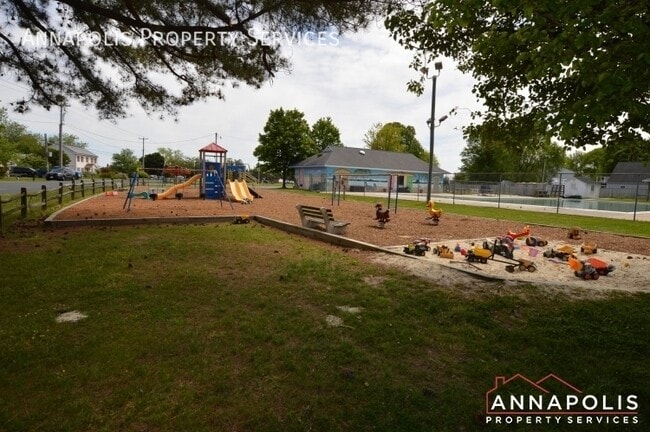 Building Photo - 714 Old Love Point Rd