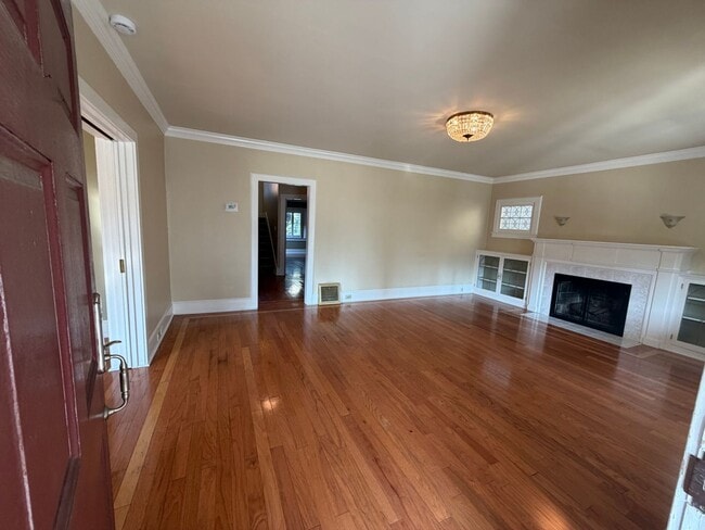 Building Photo - East Sacramento Home | 3 bedroom / 2 bathroom |1 bedroom 1 bath ADU | Available Now!