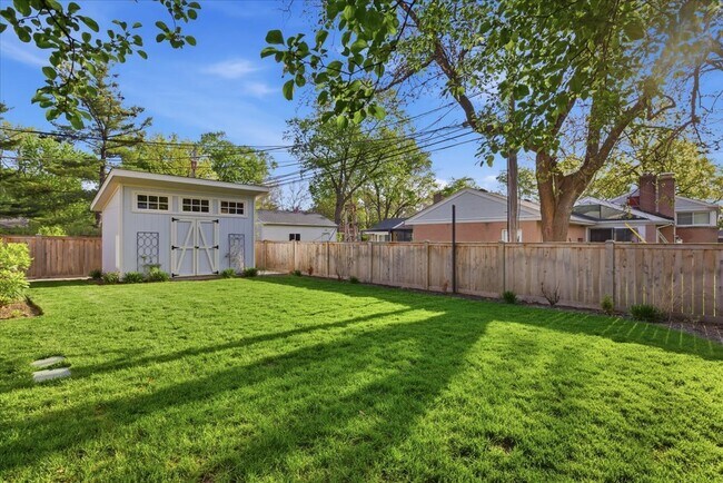 Building Photo - 9237 Lincolnwood Dr