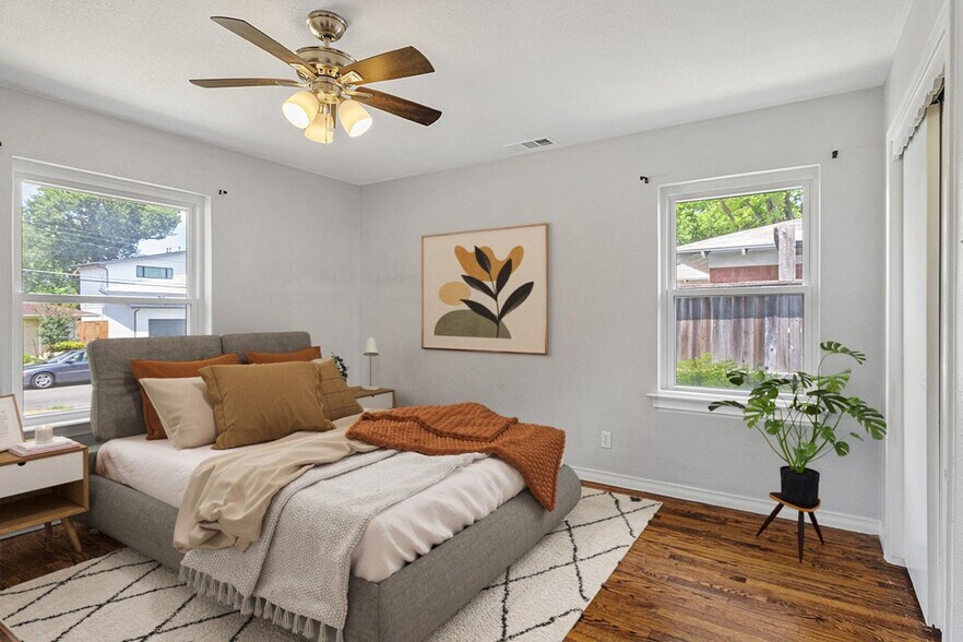 Building Photo - Remarkable Lakewood home steps from Ridgewood Park