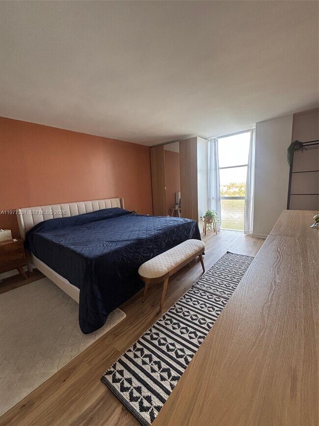 Building Photo - 2350 NE 135th St