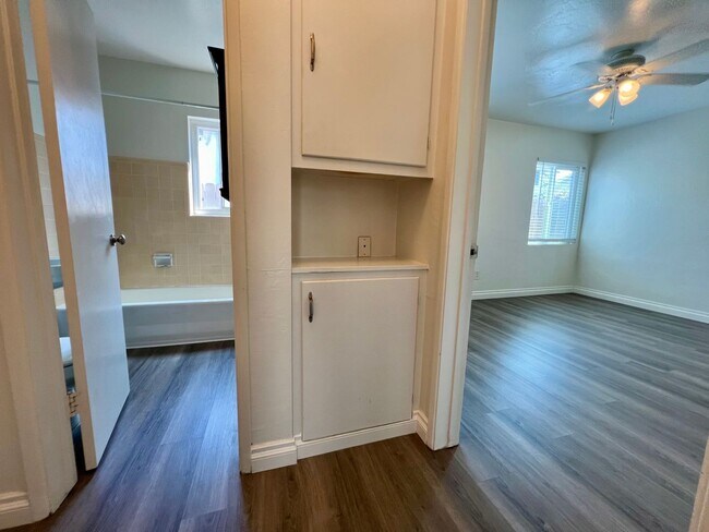 Building Photo - Pet Friendly Unit within Gated Community in North Park! COMPLIMENTARY Laundry! Street Parking Only!