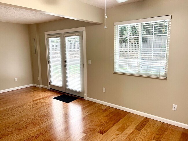 Building Photo - Welcome to this charming 3-bedroom, 2.5-ba...