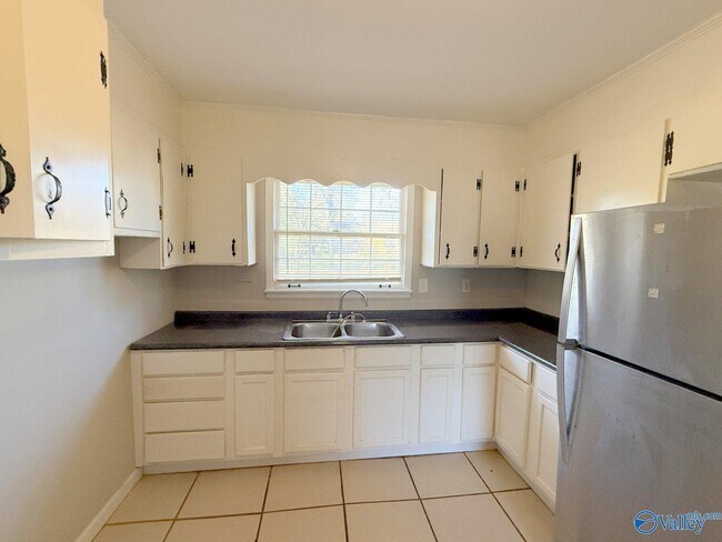 Building Photo - 1729 Laverne Dr NW