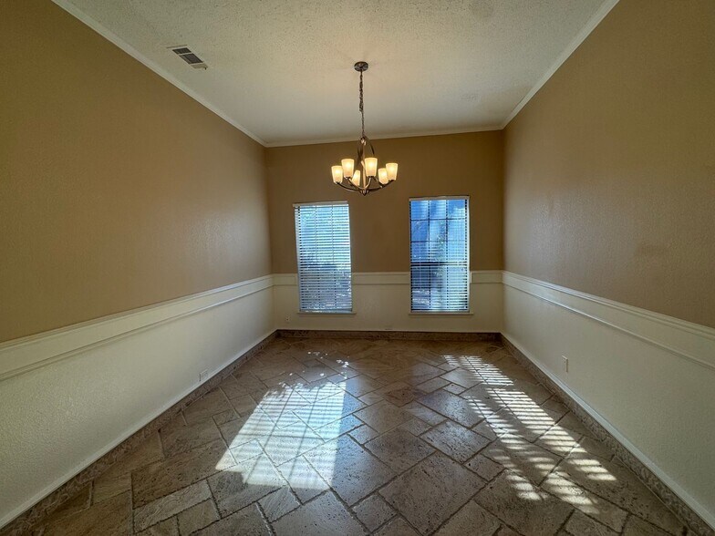 Building Photo - 3205 Ridge Cir