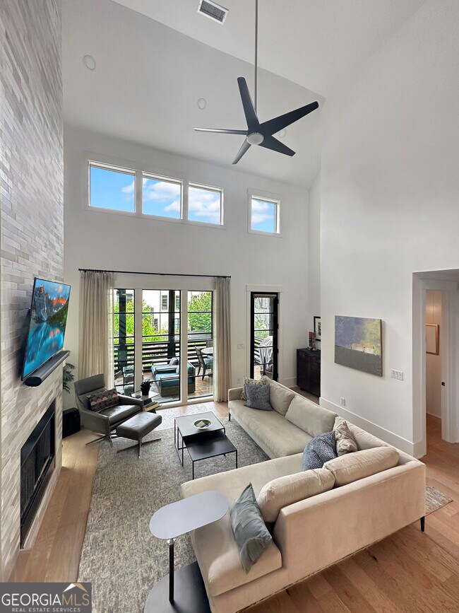 Building Photo - 300 Mado Ln