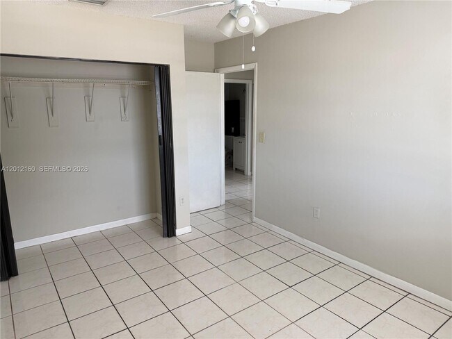 Building Photo - 837 SE 8th Ct