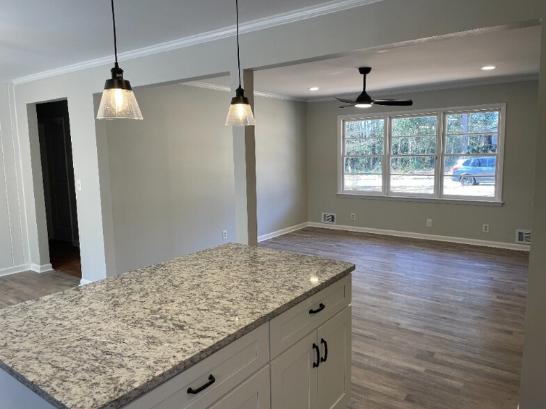 Building Photo - 1164 Longshore Dr