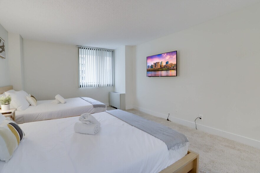 Building Photo - 320 23rd St S