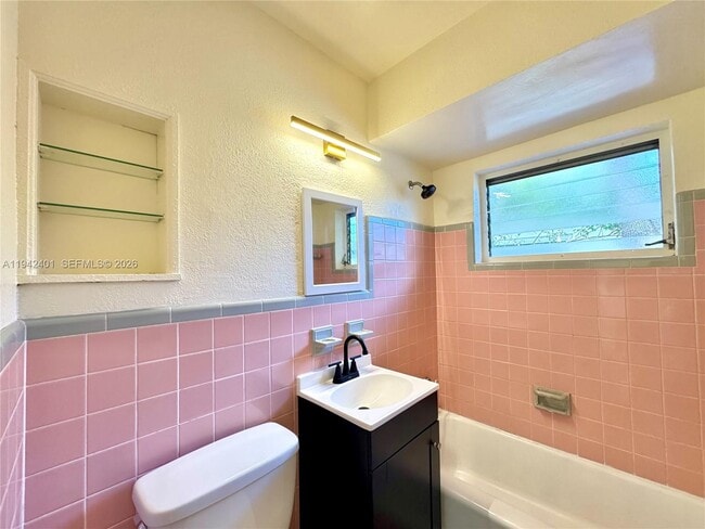 Building Photo - 715 NE 122nd St