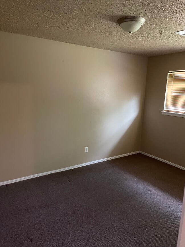 Building Photo - 5818 NW 33rd St