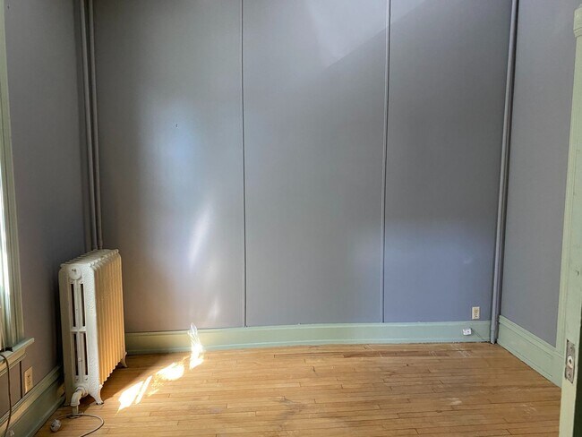 Building Photo - In the Heart of Dinkytown - Amazing 6 bedroom Victorian Rental Home,  Fall 2026!