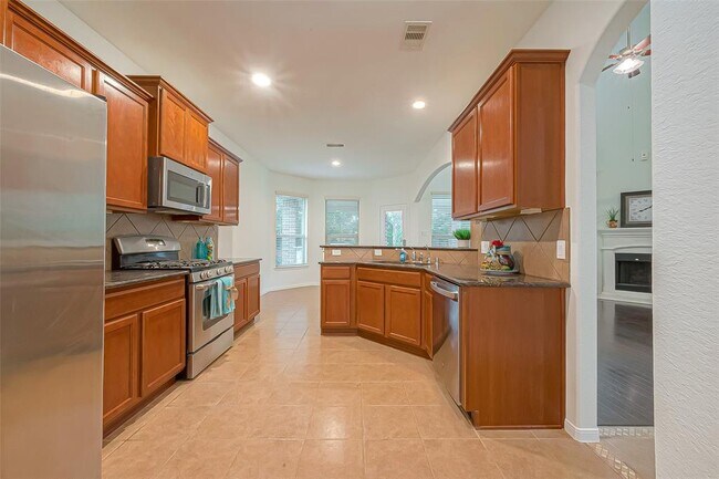 Building Photo - 1924 Honey Laurel Dr