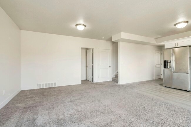 Building Photo - 4763 Silver Ridge Rd