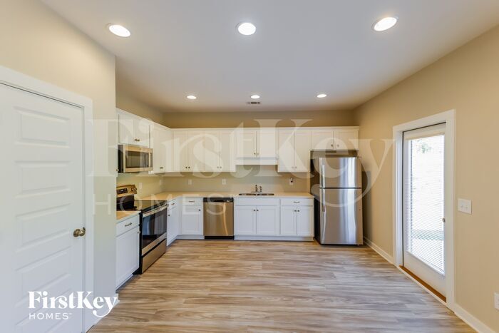 Building Photo - 148 Lakewood Ln