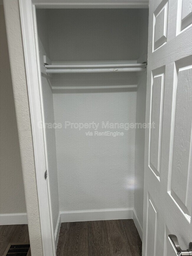 Building Photo - 4665 W 6th Ave