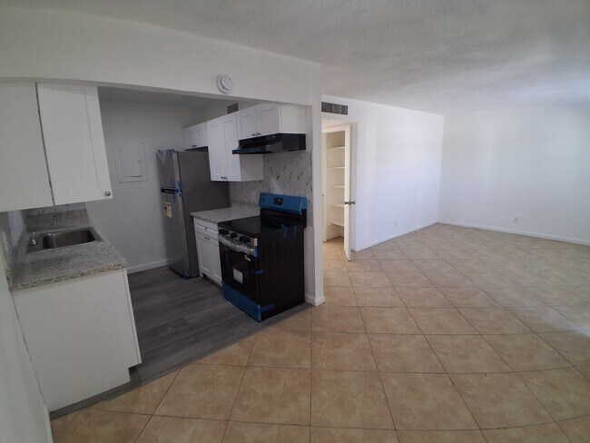 Building Photo - 1333 S Dixie Hwy