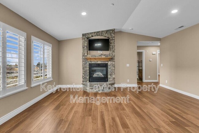 Building Photo - 905 S Main St