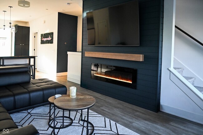 Building Photo - 1722 Alvord St