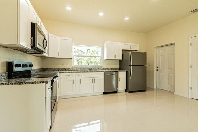 Building Photo - 3BR/2BA Home with 1-Car Garage in Prime SW Lehigh Acres – Brand New Construction