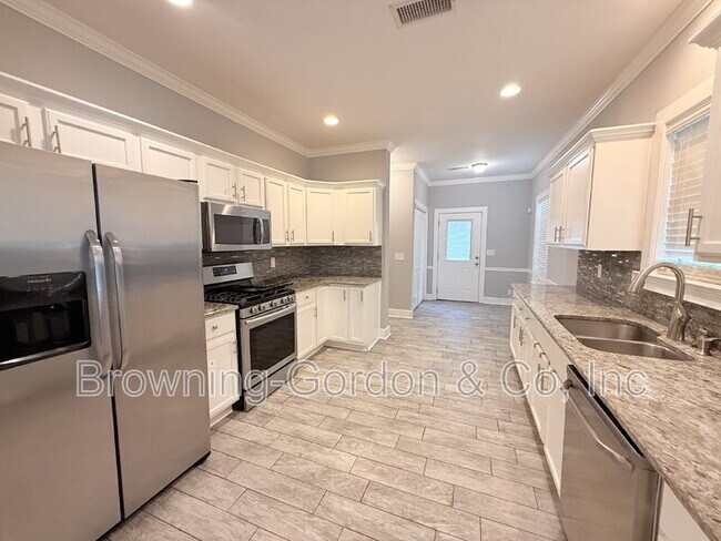 Building Photo - 1113 Pennock Ave