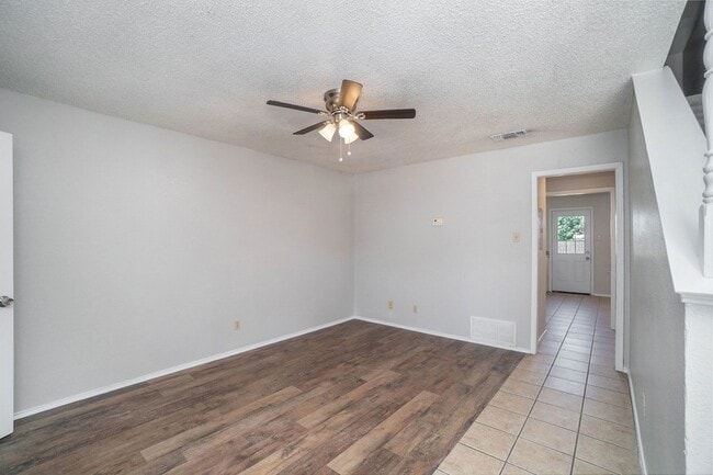 Building Photo - 3301 Aurora St