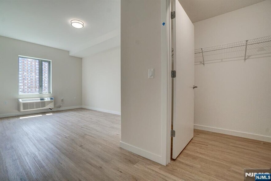 Building Photo - 69 Main St