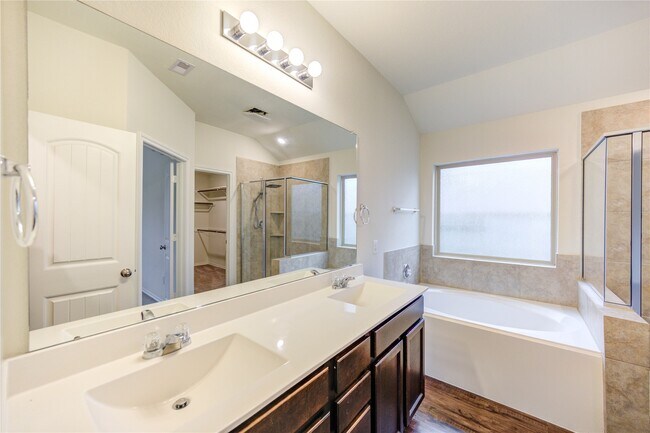 Building Photo - 18907 Via Flora Dr