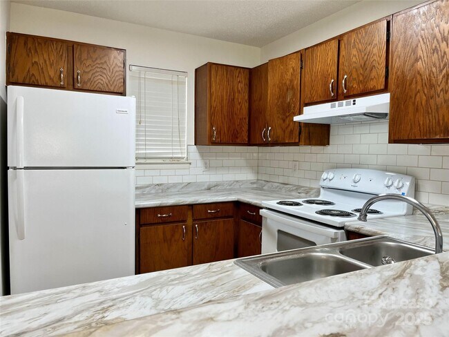 Building Photo - 1675 Eagles Pl