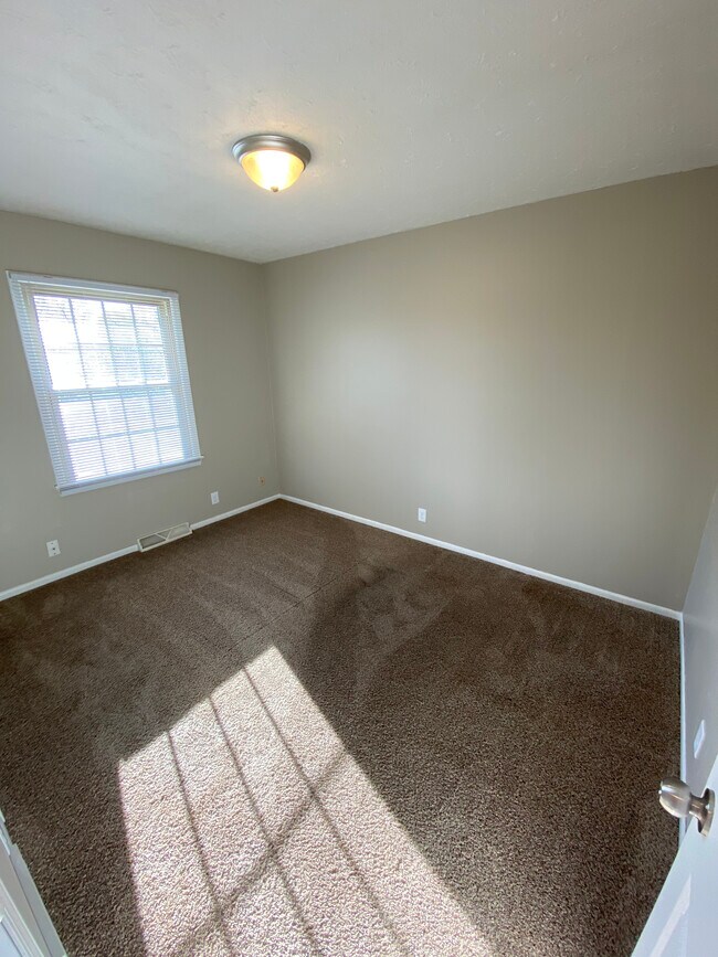 Building Photo - 5606 S 114th St