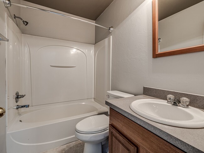 Building Photo - Charming Home in Edmond + Edmond Schools