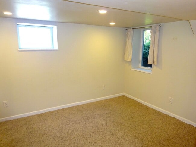 Building Photo - Bright and Charming Sunnyside Bungalow