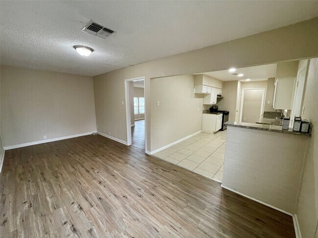 Building Photo - 6144 Doulton Dr