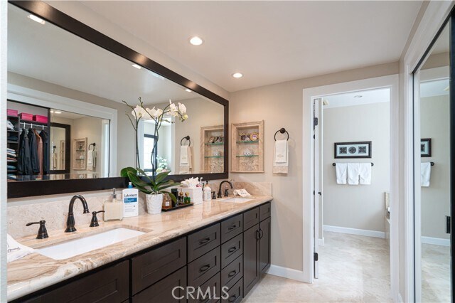 Building Photo - 25562 Eastwind Dr