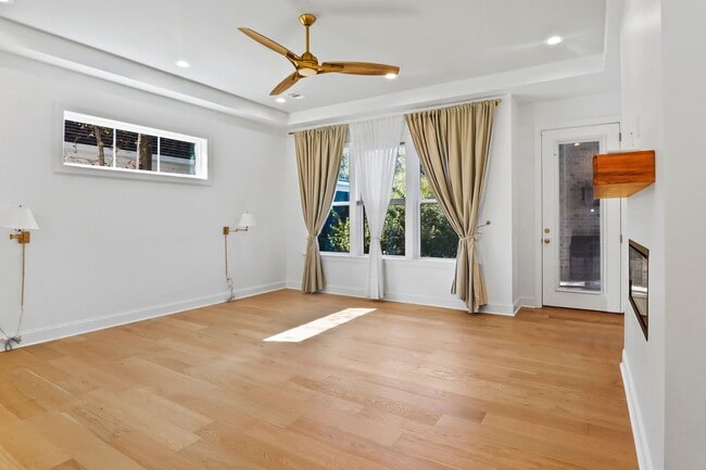 Building Photo - Pool/ Waterfront/ Custom Home in Waterways!