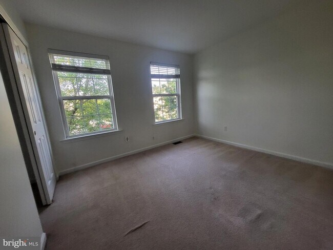 Building Photo - 284 Flagstone Rd