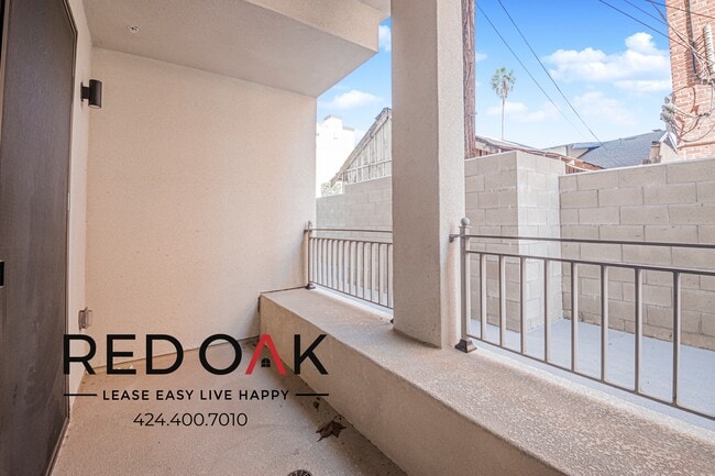 Building Photo - 856 S Gramercy Dr