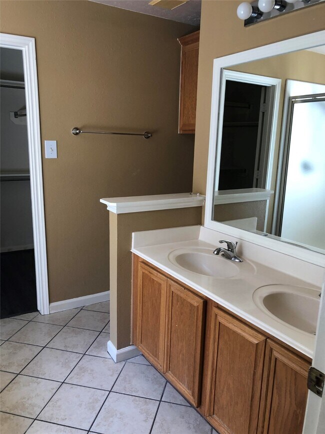 Building Photo - 2919 Foxden Dr