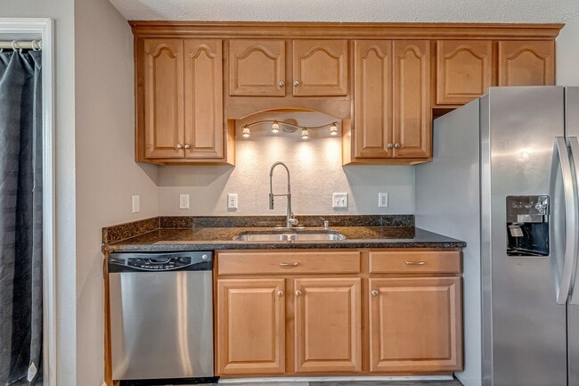 Building Photo - Charming 2-Bedroom, 2-Bath Home in the Hea...