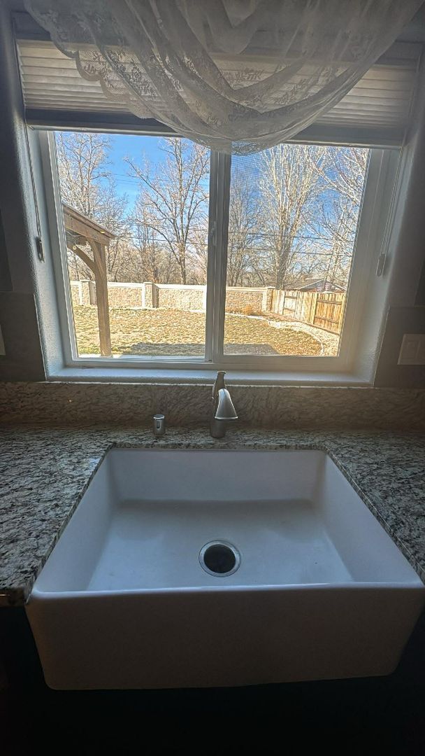 Building Photo - 4 Bedroom/2 Bath Home awaits you nestled in Fernley